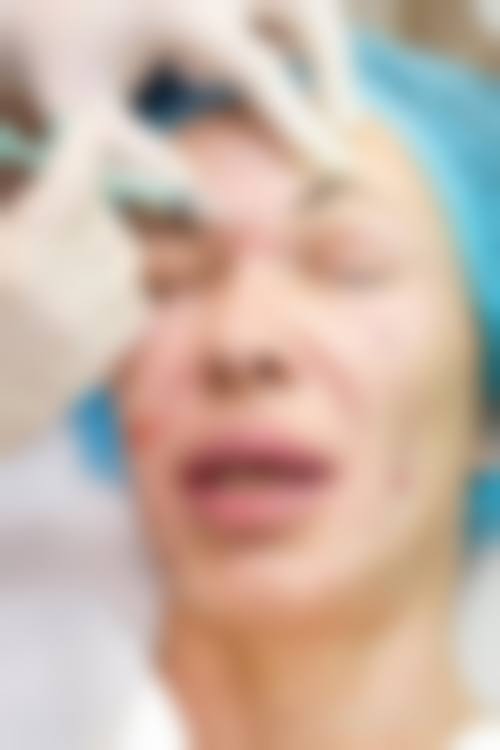 【咸宁市中 心医院医学美容中 心地址：】