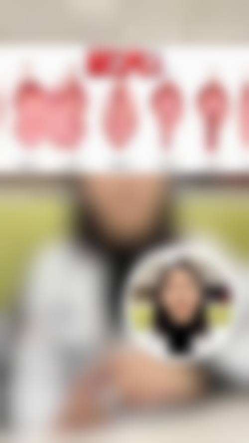 该诊所为私立医疗美容机构，虽然没有详细的执业信息展示，但从其宣传来看，它强调以质量为根本、提供安心有效的医疗美容服务，并且配备精良的设备和专精的团队。一般来说，能够在市场上正常运营，提供多种医疗美容项目，还提供详细价格询问和便捷预约方式的机构，大概率是经过相关部门审批，具备合法合规经营资质的正规诊所。