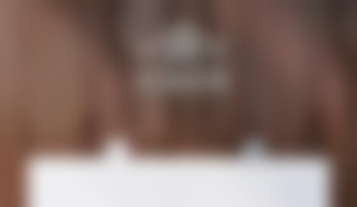 三亚吉阳艾美尔医疗美容门诊部提供的项目丰富多样，涵盖了整形美容、皮肤美容、微整形等多个领域。具体特色项目有眼部整形、鼻部整形、面部轮廓塑造、唇部整形、美体塑形、皮肤美容、抗衰抗初老、自体脂肪填充、玻尿酸注射、除皱瘦脸、眼部修复以及面部填充等。这些项目可以满足不同求美者的多样化需求，无论是想要让眼睛更加明亮有神，还是改善鼻部形态，亦或是进行整体的面部年轻化，都能在这里找到对应的解决方案。