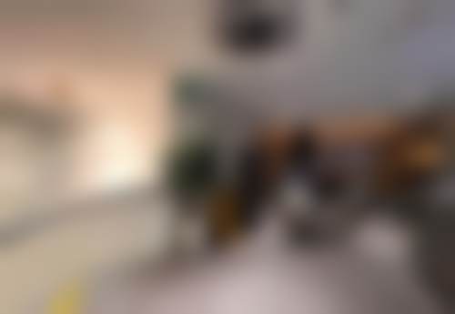 广州素美医疗美容门诊部的核心优势在于其精良的技术与设备，以及经验多的医师团队。精良的设备就像是一把精细的手术刀，能够为治疗提供更正确的保护；而经验多的医师团队则像是一群智慧的领航员，能够带领顾客走向美丽的彼岸。他们结合精良的技术与设备，为顾客提供个性化的美容方案，确保顾客的满意度和安心性。无论是从治疗成效还是从服务质量来看，广州素美医疗美容门诊部都有着较大的优势。