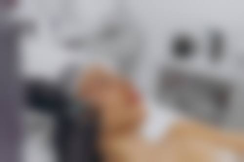医院建有精良的千层流无菌手术室,这可是保护手术安心的重要设备。千层流无菌手术室能够有效过滤空气中的尘埃粒子,保持手术环境的高度洁净,大大降低了手术感染的风险。在这样的手术室里进行手术,求美者可以更加放心。同时,严格的医疗操作流程也为整容安心与私密安心提供了双重保护。医院的设备不仅精良,而且在使用和维护方面都有严格的规范,确保每一台手术都能顺利进行。